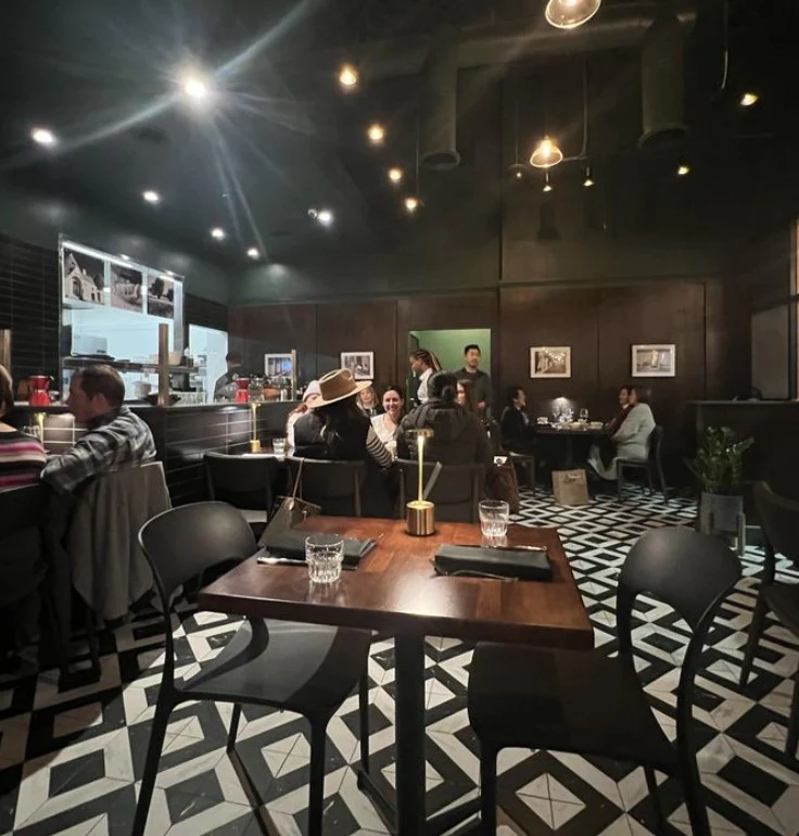 White Oak Dark Walnut Finish Live