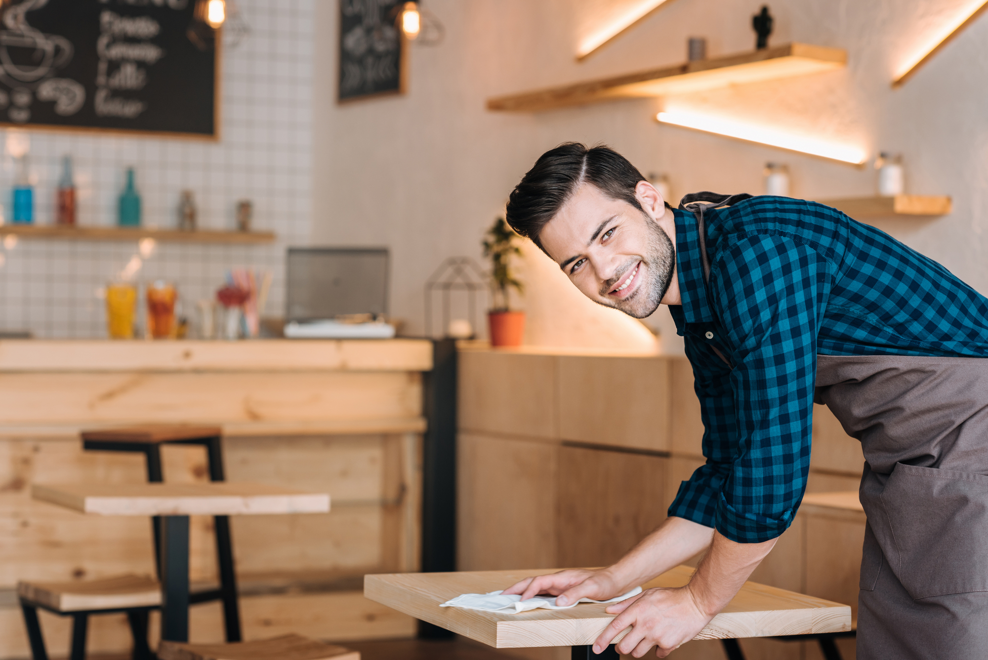 How to Clean a Kitchen Table: 12 Steps