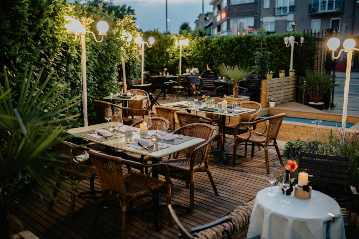 How to care for outdoor restaurant furniture